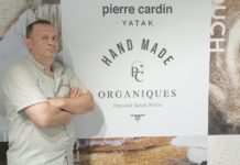 Mehmet Sönmez: “Yatak Konusu Ciddi Bir İştir!.” Mehmet Sönmez: Pierre Cardin gibi global bir markayı MetroCity gibi seçkin bir lokasyona kazandırmak bizim için büyük bir onur. Dedi açıklaması görseli Olay Yeri'nde.